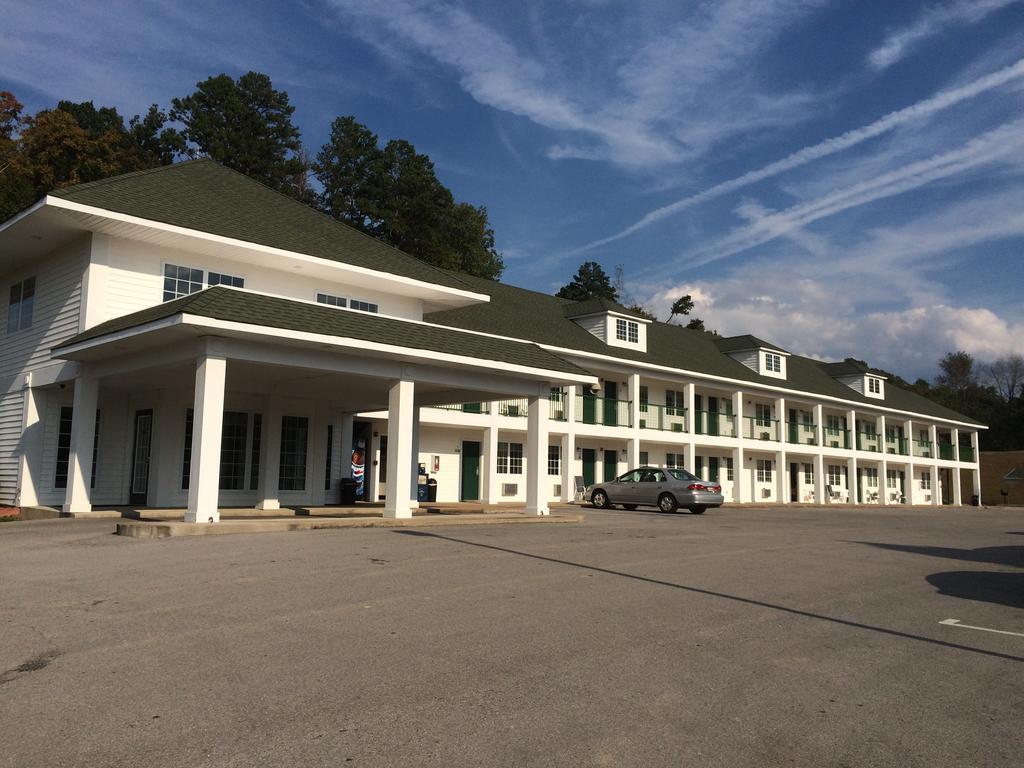 Hurricane Inn Waynesboro Exterior photo