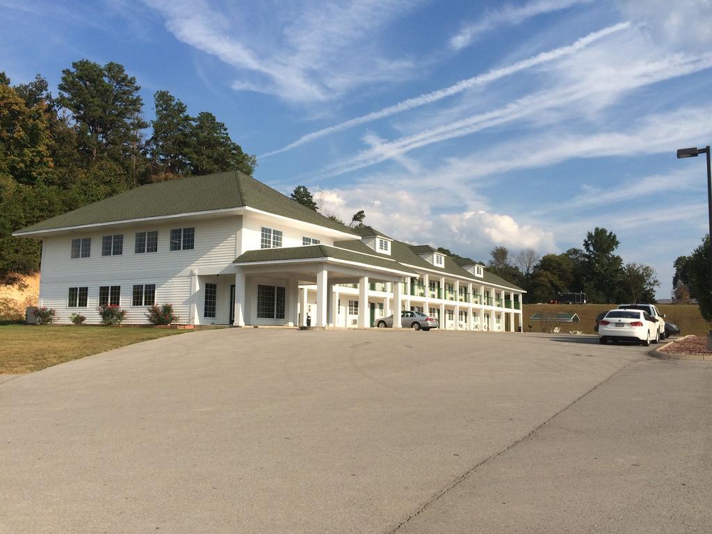 Hurricane Inn Waynesboro Exterior photo